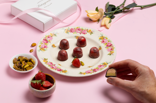 Strawberry & Pistachio 6 Bonbons